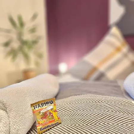 Doppelzimmer 1 I Geteiltes Bad & Kueche I Mit Dem Nur 4 Min Bis Zum Hauptbahnhof Privatunterkunft *