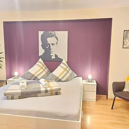 Doppelzimmer 1 I Geteiltes Bad & Kueche I Mit Dem Nur 4 Min Bis Zum Hauptbahnhof Privatunterkunft Freiburg im Breisgau