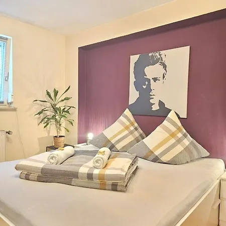 Privatunterkunft Doppelzimmer 1 I Geteiltes Bad & Kueche I Mit Dem Nur 4 Min Bis Zum Hauptbahnhof *