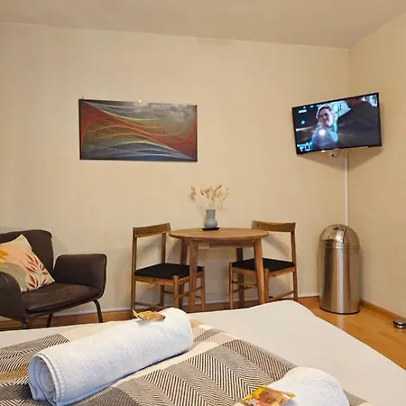 Privatunterkunft Doppelzimmer 1 I Geteiltes Bad & Kueche I Mit Dem Nur 4 Min Bis Zum Hauptbahnhof Freiburg im Breisgau