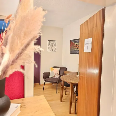Privatunterkunft Doppelzimmer 1 I Geteiltes Bad & Kueche I Mit Dem Nur 4 Min Bis Zum Hauptbahnhof *
